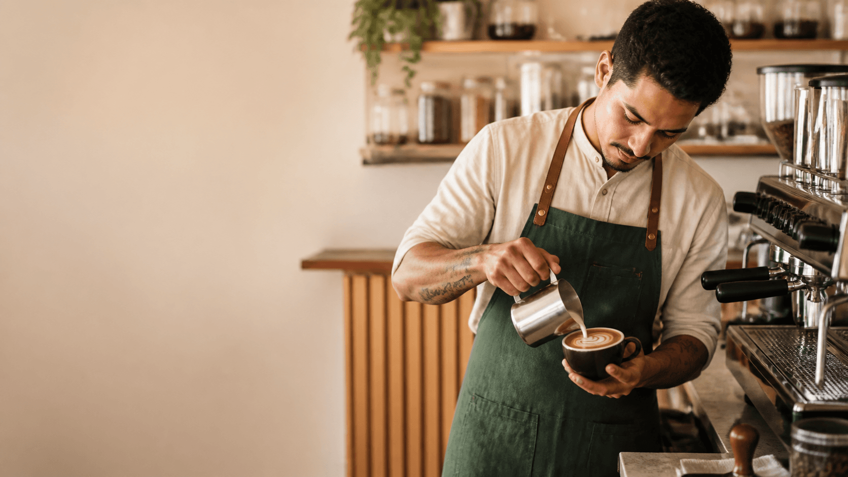 Profissional de Barista Profissional em atividade